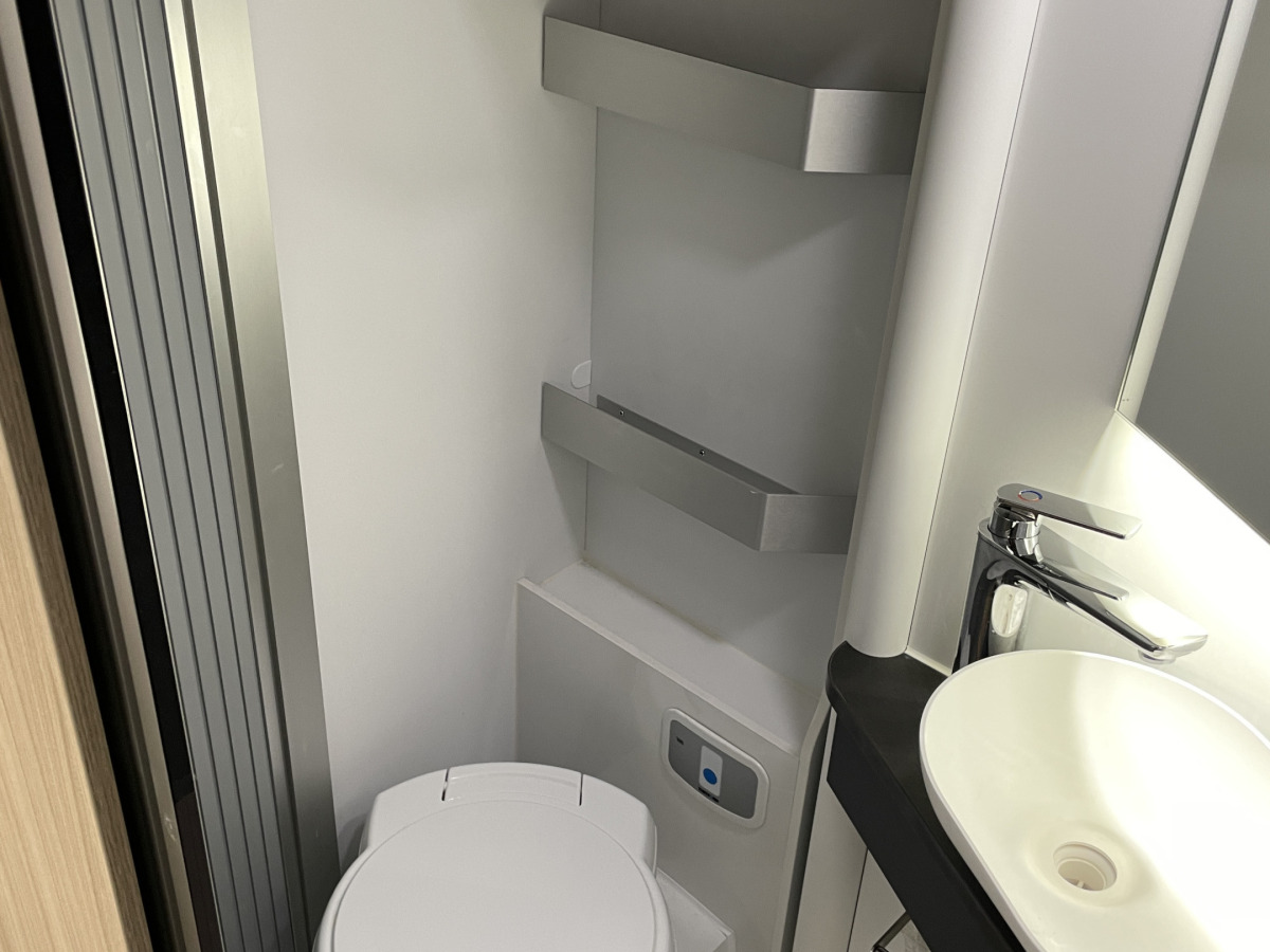 Adria COMPACT DL, bild 11 av 14