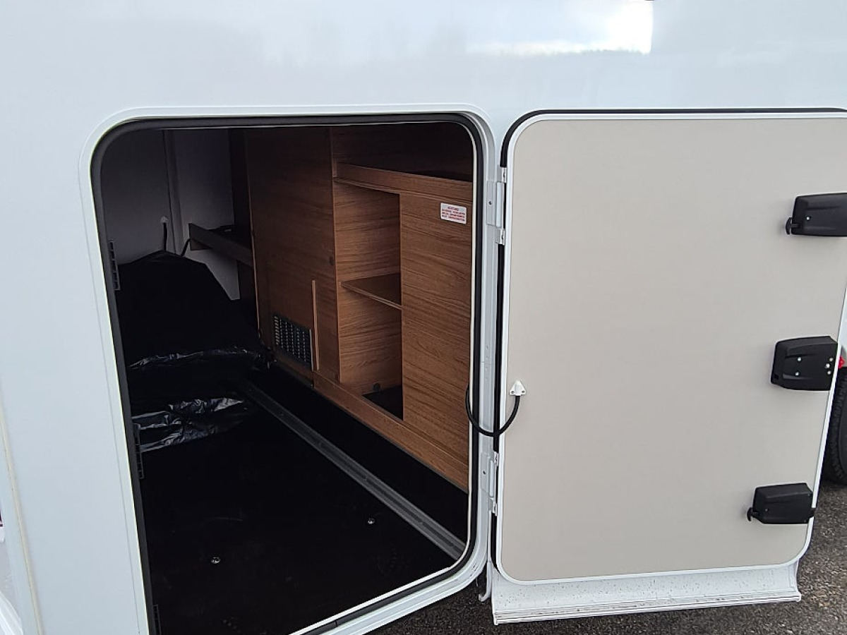 Knaus Live I 900 LEG Långbädd, Alde, Hydrauliska s-ben, AC, bild 4 av 22