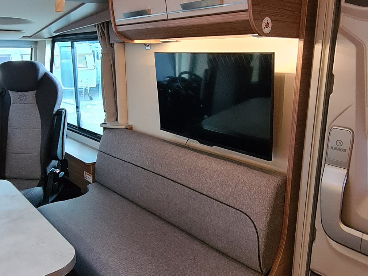 Knaus Live I 900 LEG Långbädd, Alde, Hydrauliska s-ben, AC, bild 8 av 22