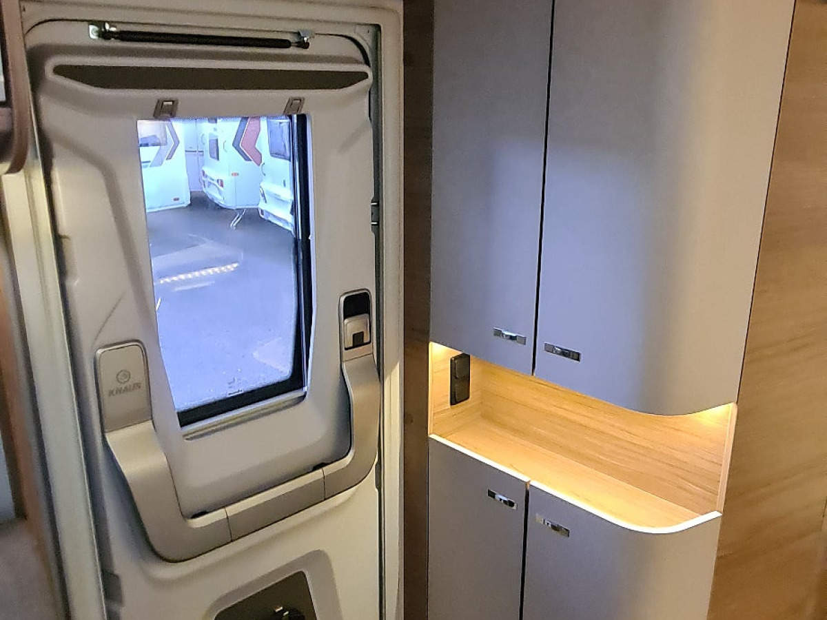 Knaus Live I 900 LEG Långbädd, Alde, Hydrauliska s-ben, AC, bild 11 av 22