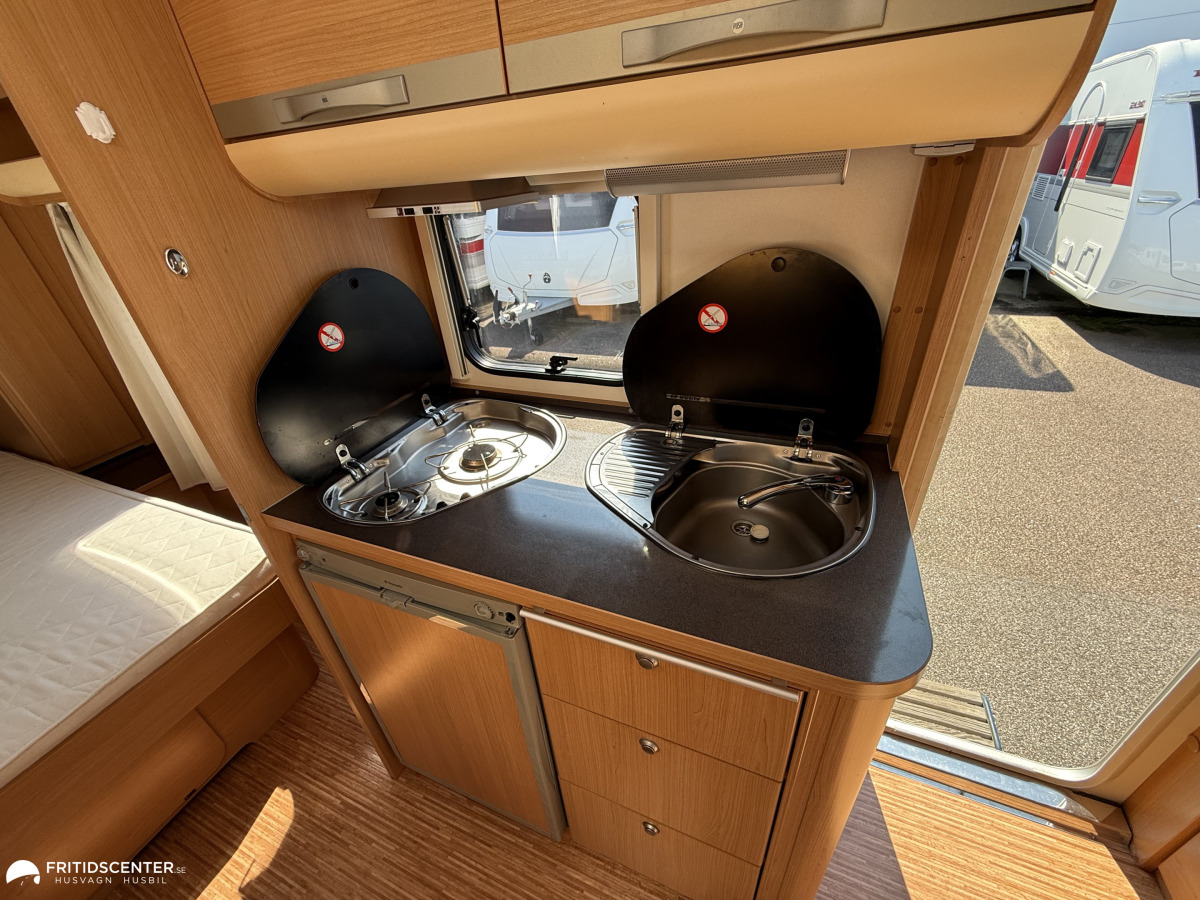 Adria Adora 563 PU *Alde Värme / Queensbed*, bild 5 av 25