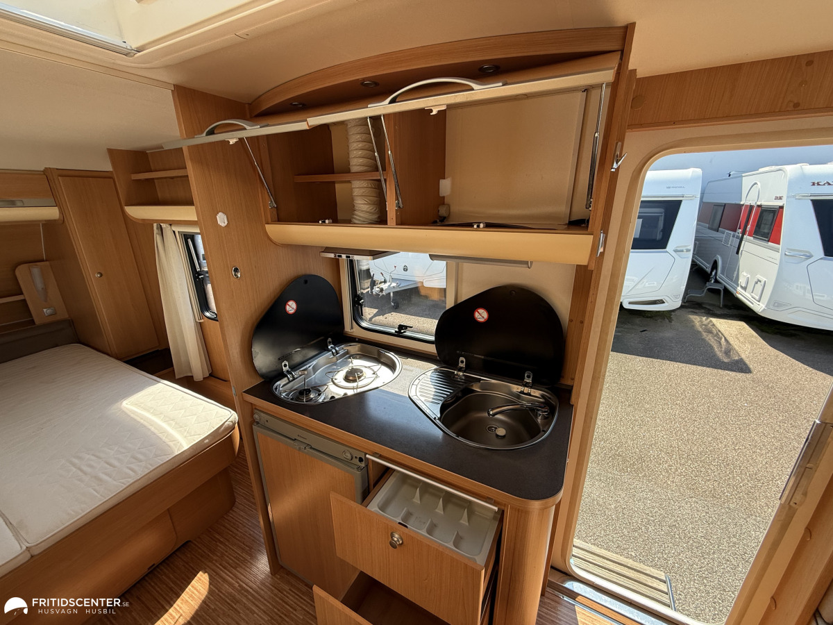 Adria Adora 563 PU *Alde Värme / Queensbed*, bild 6 av 25