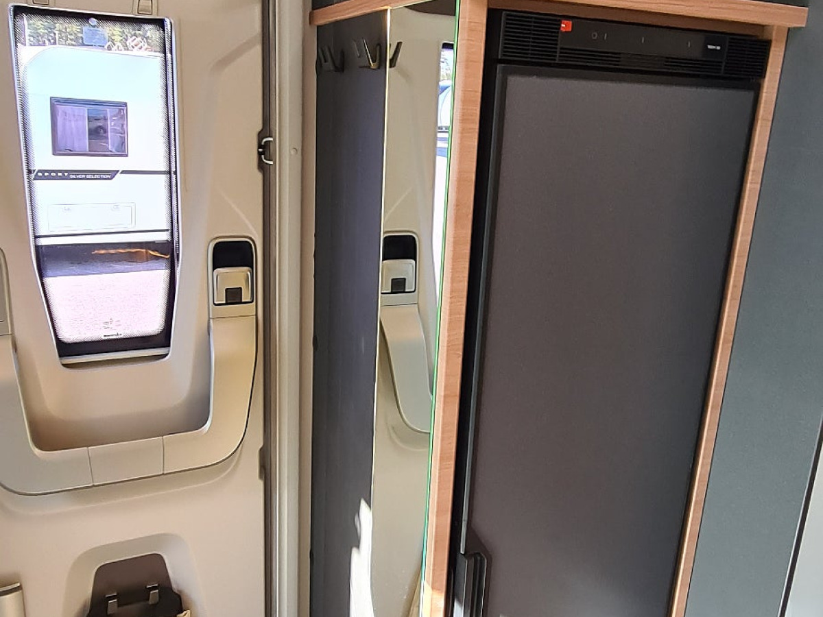 Knaus 700 DX Live Wave Dieselvärme Backkamera, bild 12 av 16