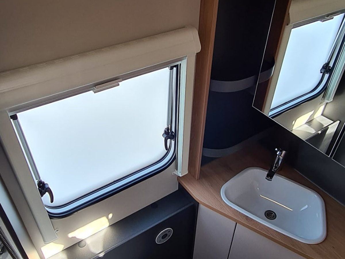 Knaus 500 KD Sport Våningssäng Golvvärme, bild 8 av 10