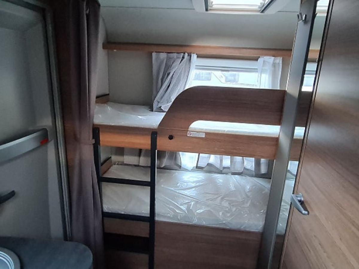 Weinsberg 480 QDK CaraOne [HOT] Våningssäng Golvvärme, bild 3 av 7