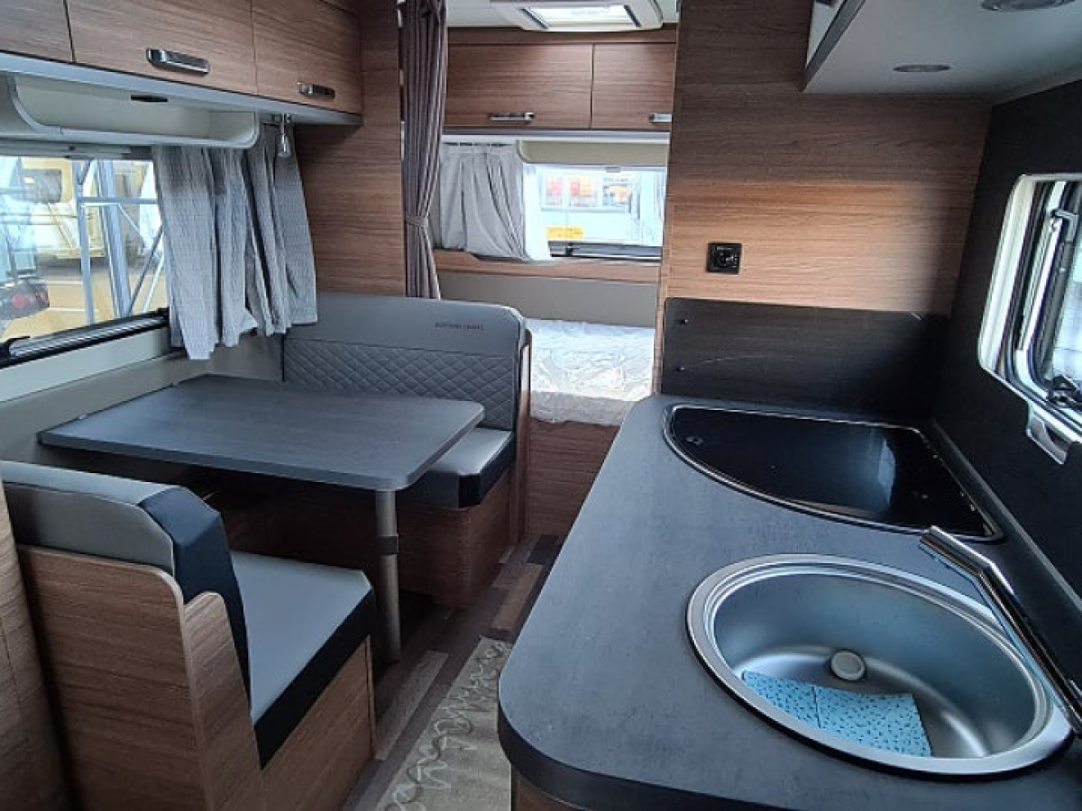 Weinsberg 480 QDK CaraOne [HOT] Våningssäng Golvvärme, bild 4 av 7