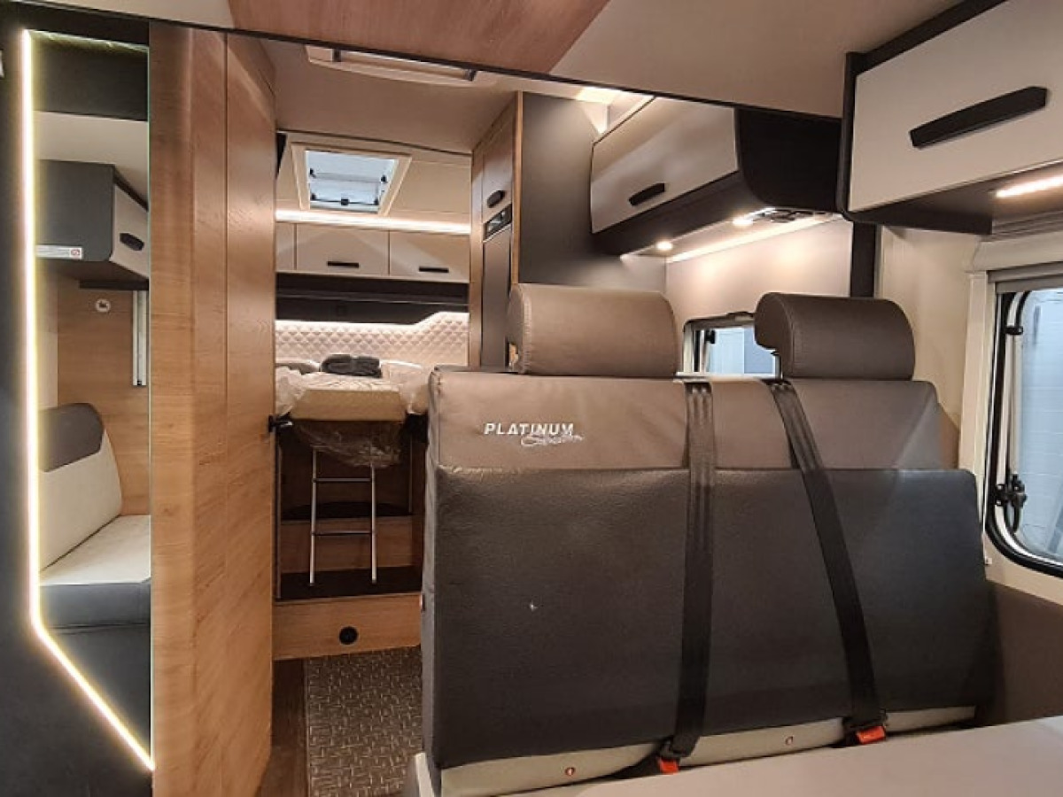 Knaus 700 MEG Live Wave Dieselvärme Multimedia pkt, bild 6 av 11