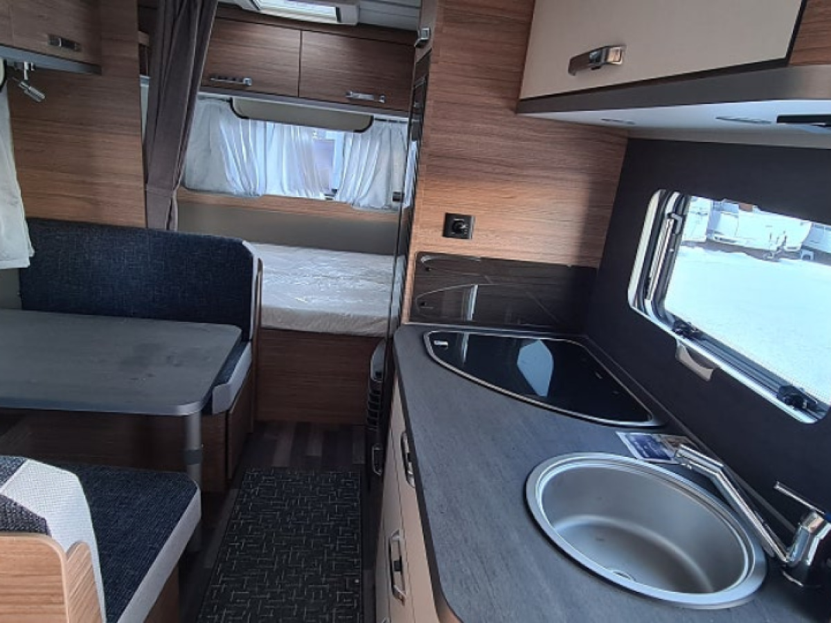 Weinsberg 480 QDK CaraOne Våningssäng Golvvärme, bild 4 av 8