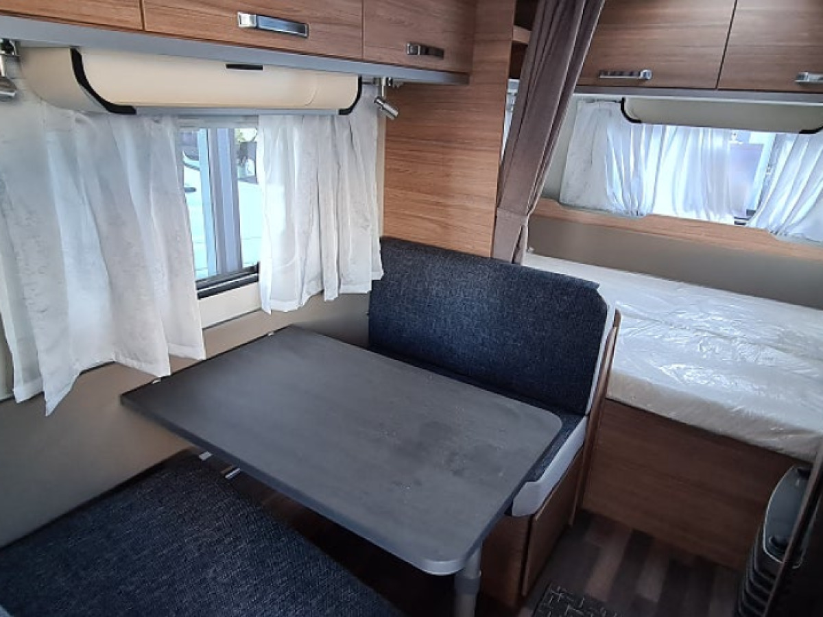Weinsberg 480 QDK CaraOne Våningssäng Golvvärme, bild 5 av 8