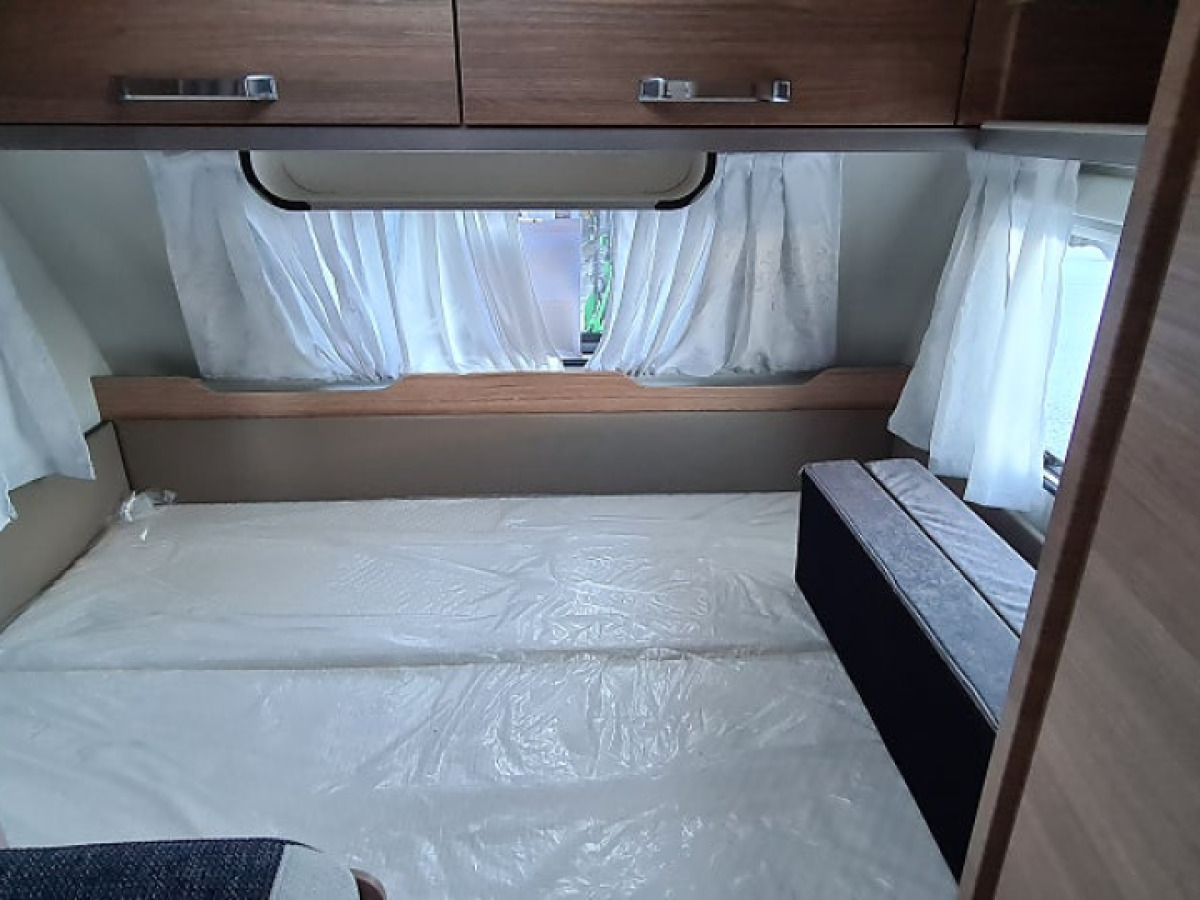 Weinsberg 480 QDK CaraOne Våningssäng Golvvärme, bild 6 av 8