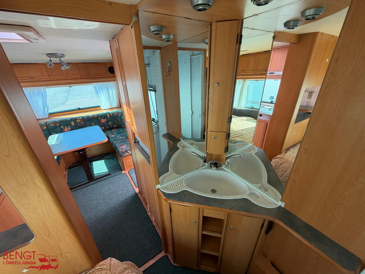 Adria UNICA B 502 UP, bild 18 av 21