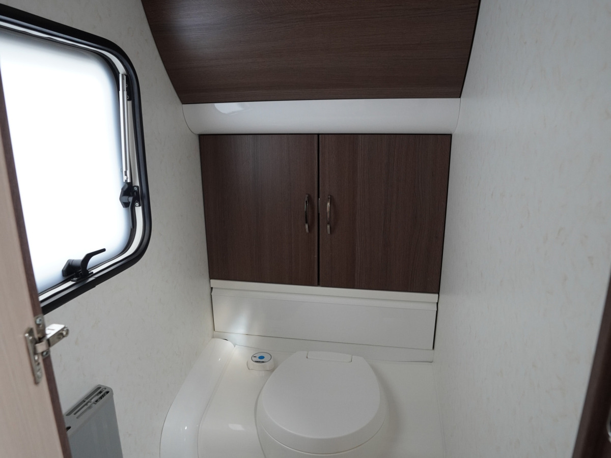 Hobby 720 UKFE PRESTIGE Alde Förtält AC,, bild 16 av 20