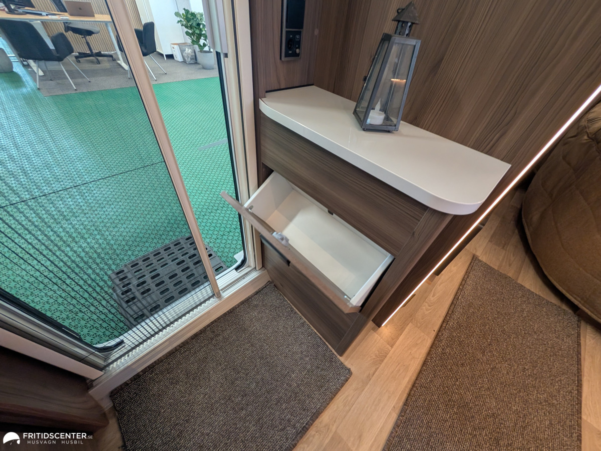 KABE BRILJANT 470 XL KS *Dubbelbädd / Resevagn / Hög komfort, bild 16 av 19