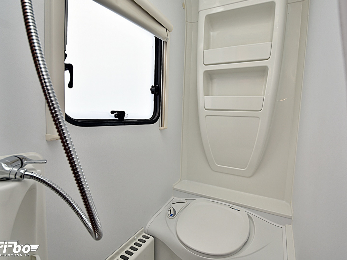Adria 512 UP Adora, Dubbelbädd, bild 20 av 24