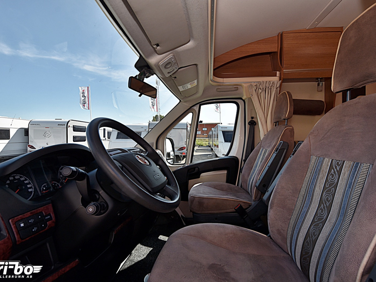 Eura Mobil 680 QB Profila Queenbed, bild 4 av 27