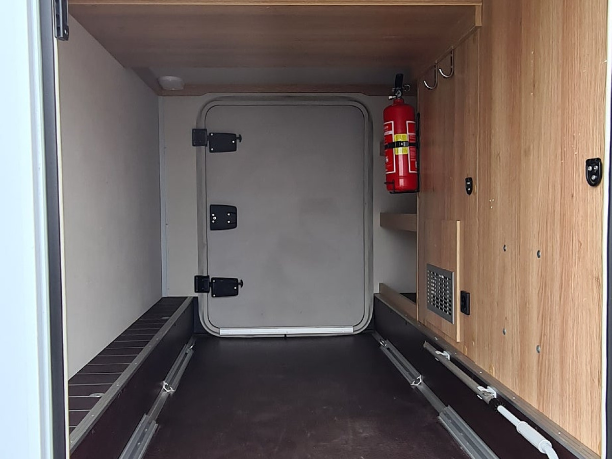 Knaus 650 MEG Sky wave automat långbädd Alde, bild 5 av 18