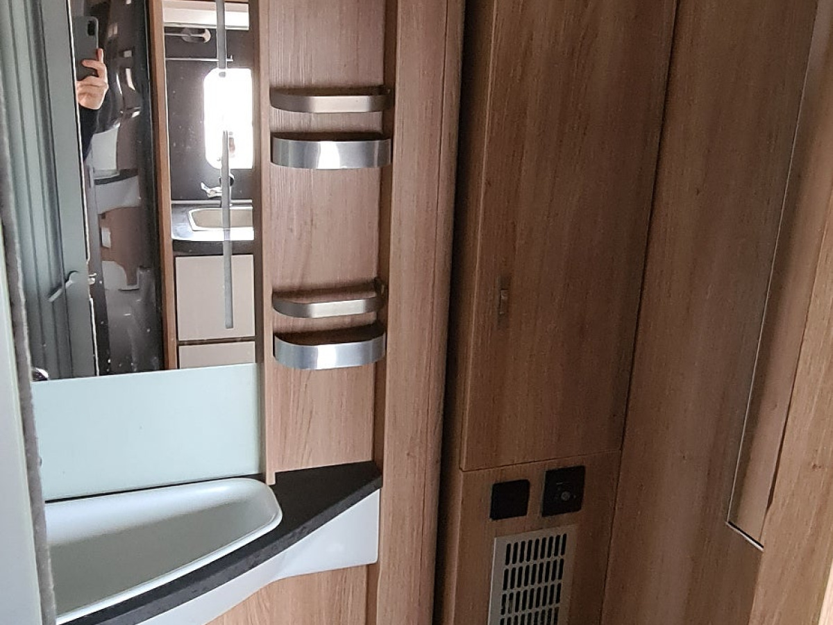 Knaus 650 MEG Sky wave automat långbädd Alde, bild 17 av 18