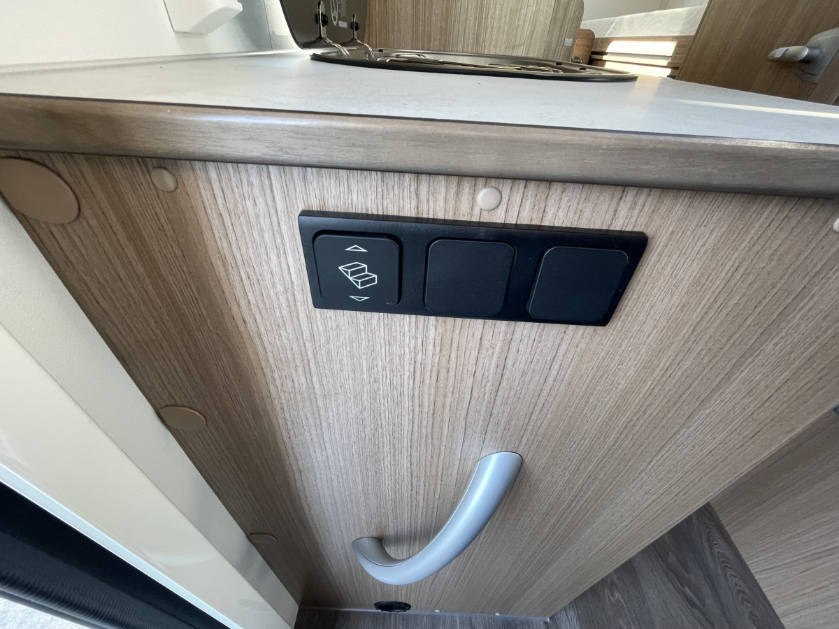 Carado V 337 Höga Långbäddar Solcell Cykelställ 3500kg, bild 19 av 21