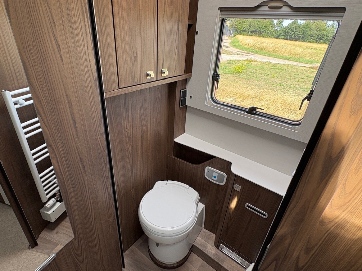Hymer B880ML, bild 9 av 17