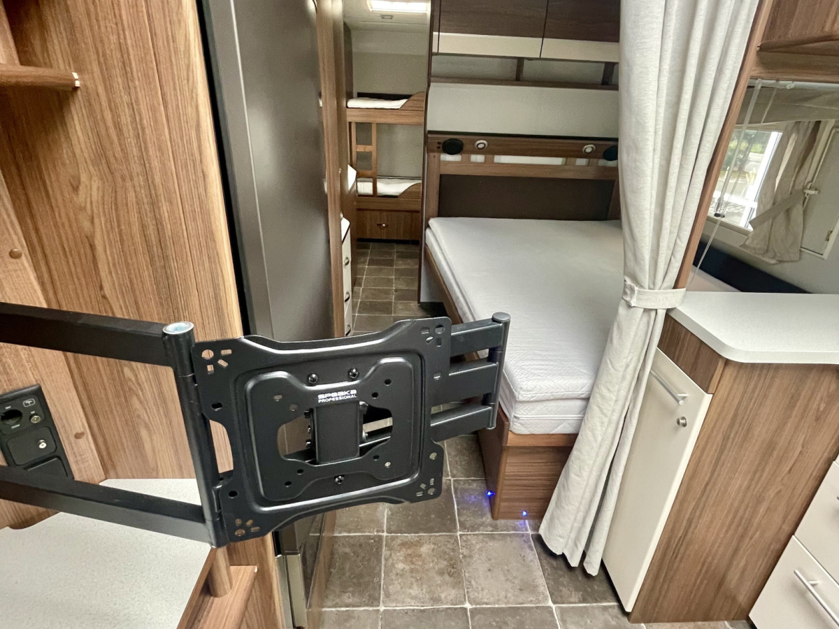 Polar 800 Svit / BARNKAMMARE / FÖRTÄLT / MOVER / AC, bild 12 av 25