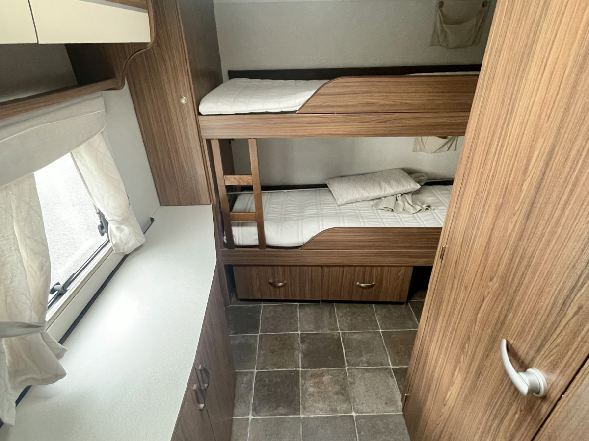 Polar 800 Svit / BARNKAMMARE / FÖRTÄLT / MOVER / AC, bild 20 av 25