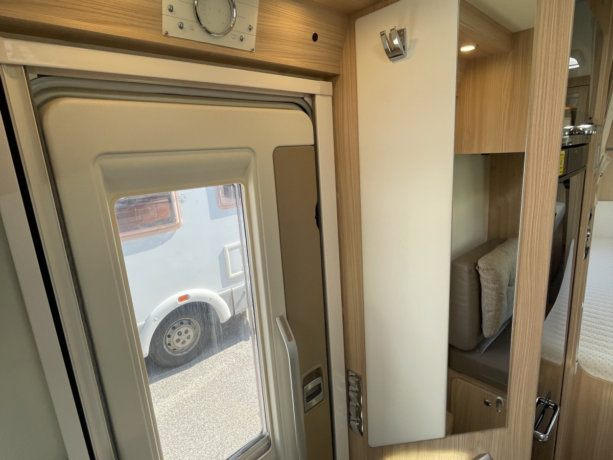 Bürstner T 7203 ALDE VÄRME STOR TOALETT, bild 10 av 22