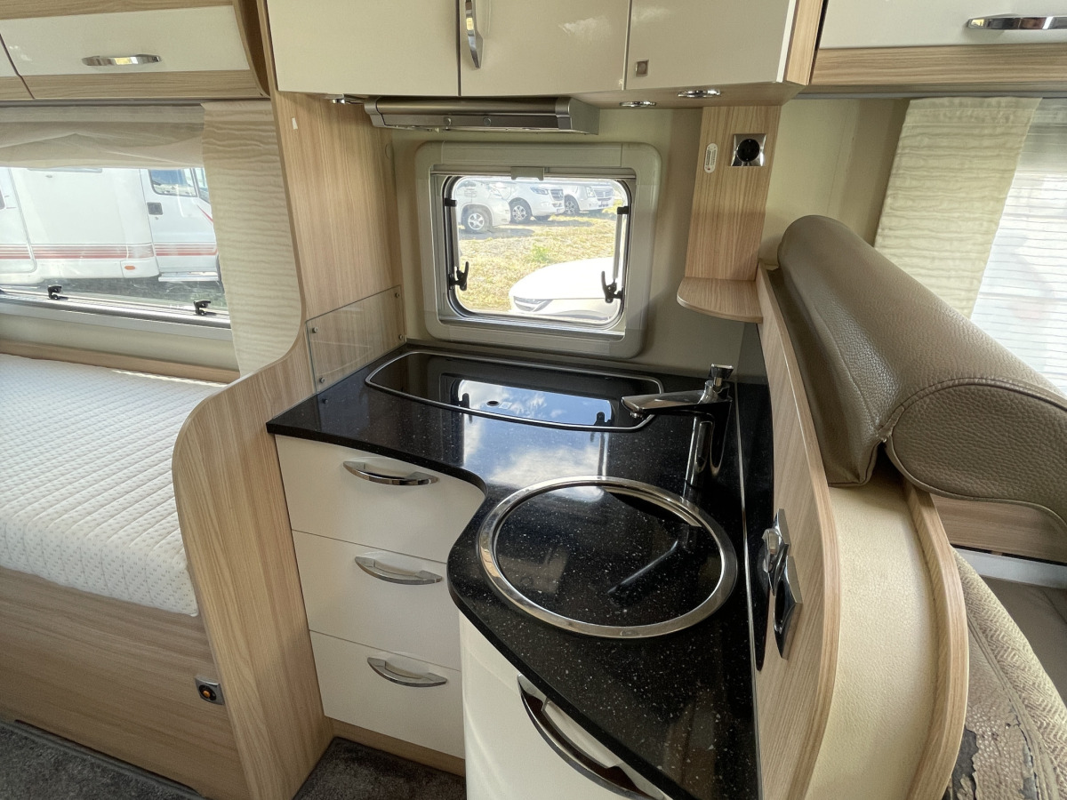 Bürstner T 7203 ALDE VÄRME STOR TOALETT, bild 11 av 22