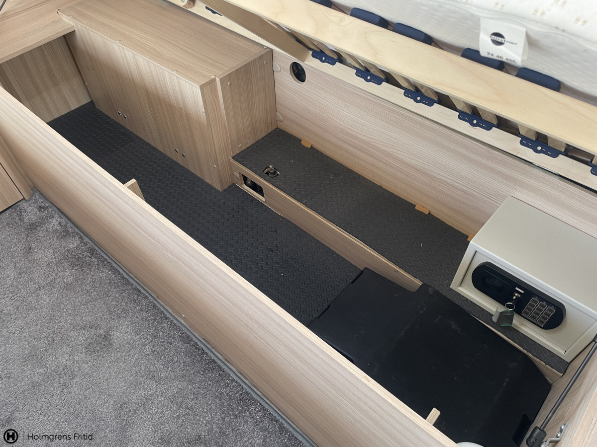 Bürstner T 7203 ALDE VÄRME STOR TOALETT, bild 15 av 22