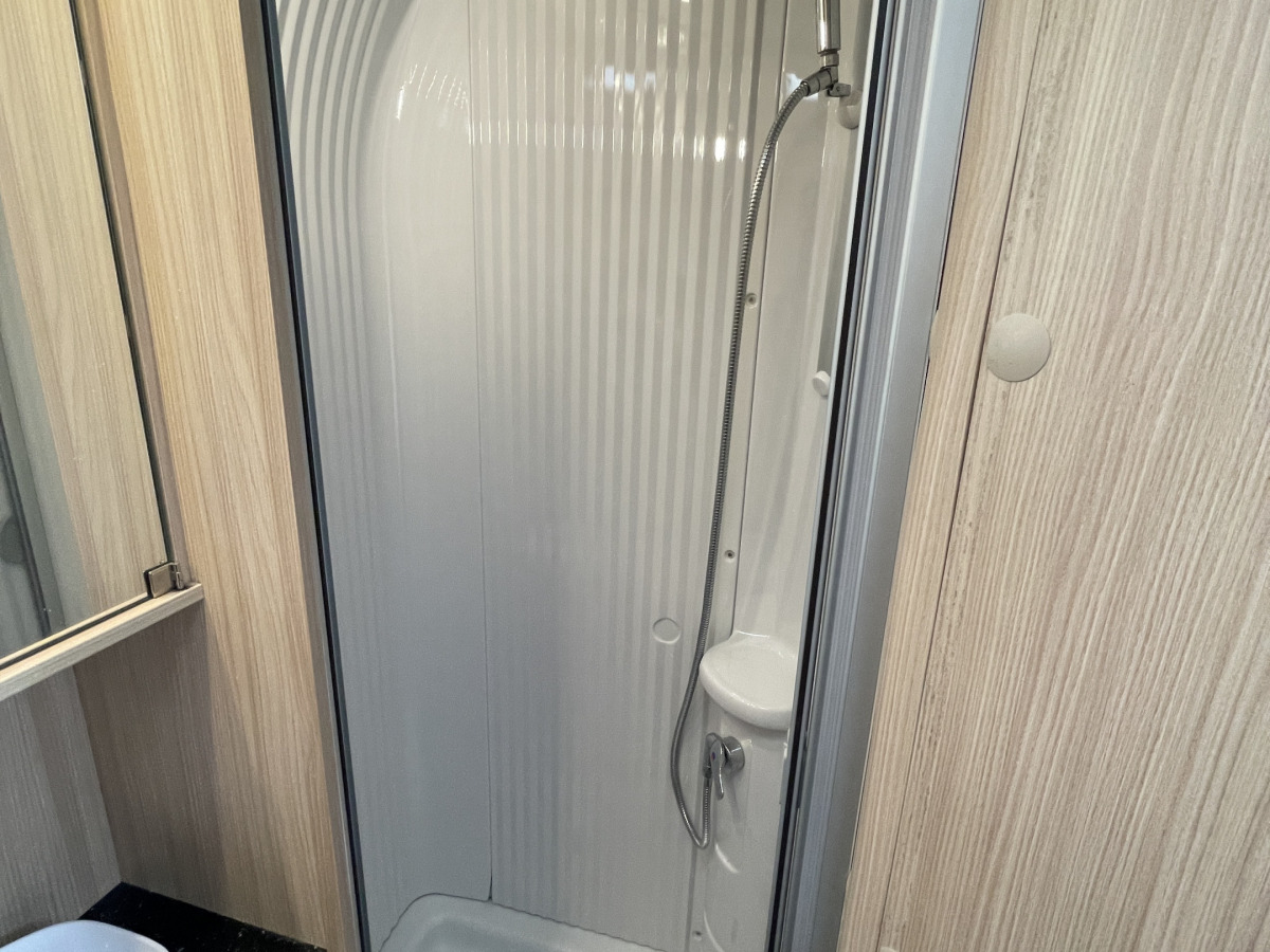 Bürstner T 7203 ALDE VÄRME STOR TOALETT, bild 18 av 22