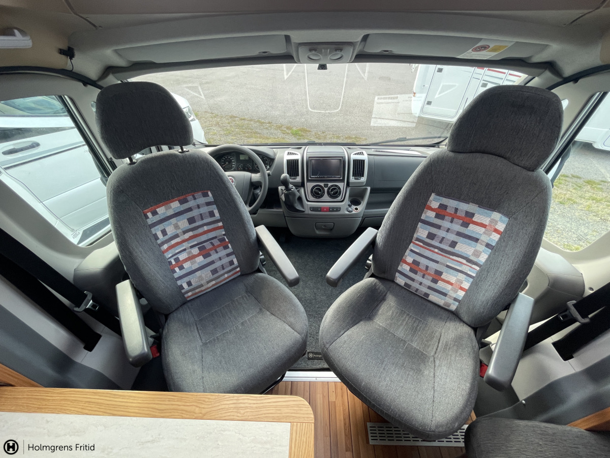 Weinsberg 650 MF IMP. R55 ALDE VÄRME STORA MOTORN B-KÖRKORT, bild 8 av 20