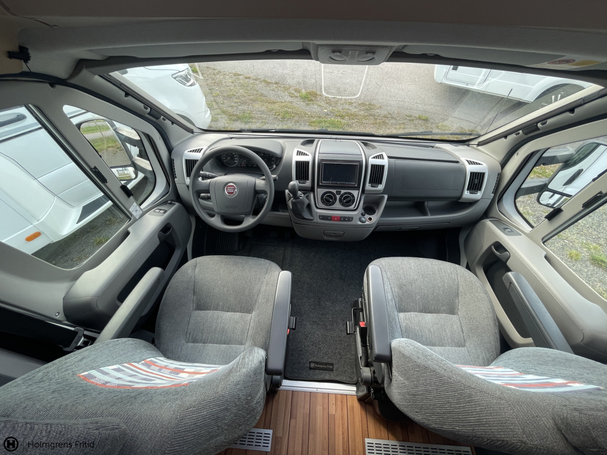Weinsberg 650 MF IMP. R55 ALDE VÄRME STORA MOTORN B-KÖRKORT, bild 9 av 20