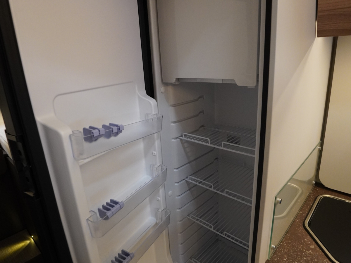 Bürstner B66 TD 690 G 140hk Automat Långbäddar, bild 9 av 18