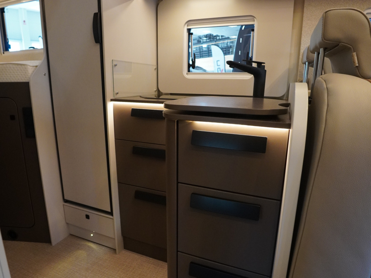 Bürstner B66 TD 690 G 140hk Automat Långbäddar, bild 6 av 18