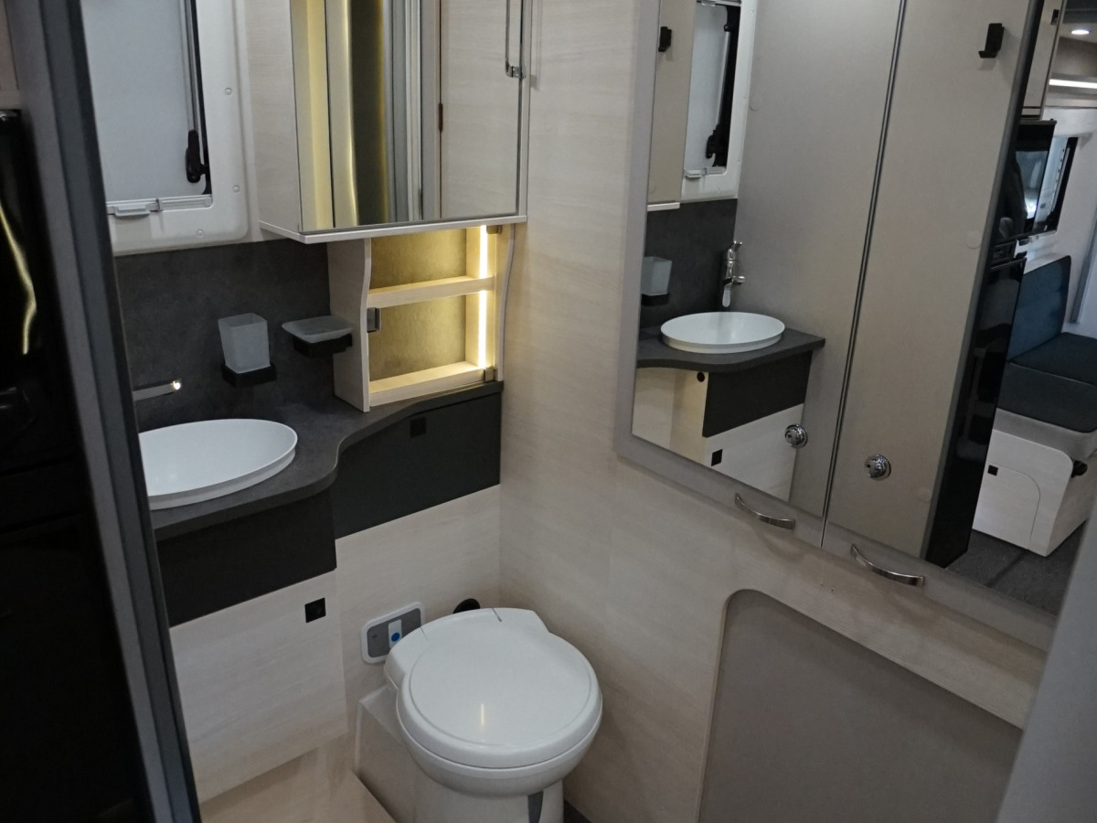 Chausson 640 TITANIUM ULTIMATE / Face to face / Dusch o toa bak, bild 10 av 16