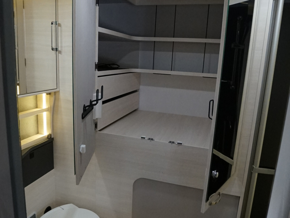 Chausson 640 TITANIUM ULTIMATE / Face to face / Dusch o toa bak, bild 12 av 16