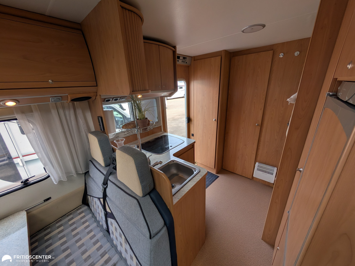 Bürstner A645 *Familjebil / 6 bältade / Rymlig, bild 10 av 21