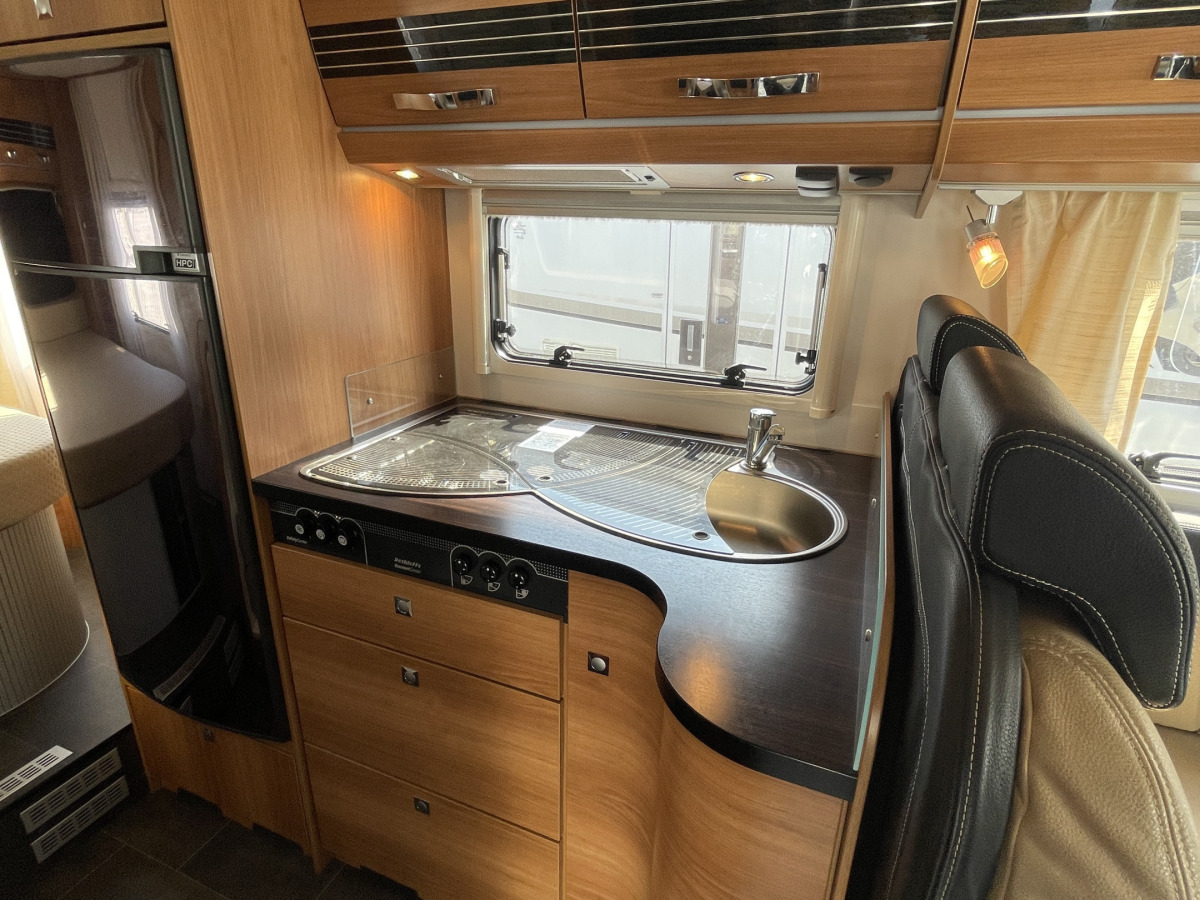Dethleffs MAGIC BLACK EDITION I ALDE VÄRME QUEENSBED, bild 14 av 19