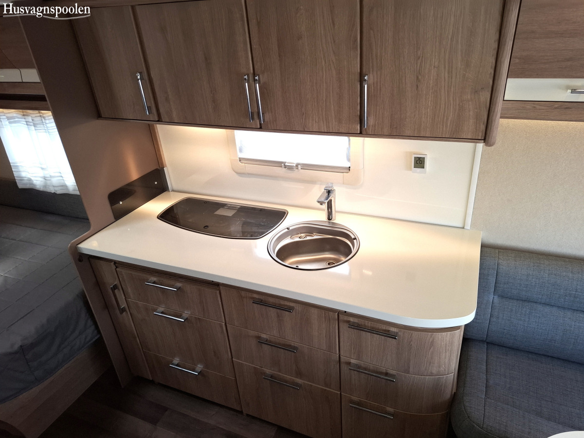 KABE CLASSIC 560 XL KS Dubbelbädd, Cykelställ, Markis, Solpanel, bild 7 av 12