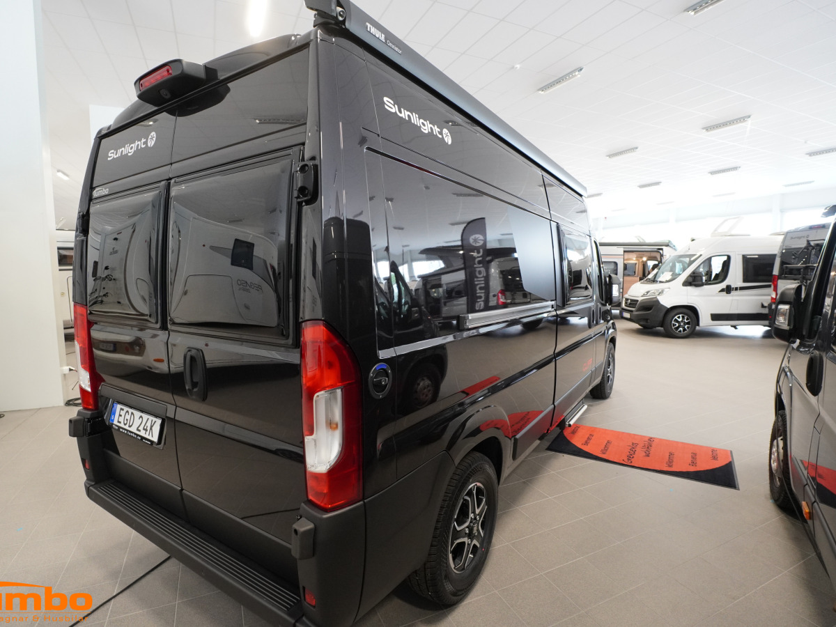 Sunlight Cliff 602 Adventure Van140hk Automat Svart Metallic, bild 15 av 17