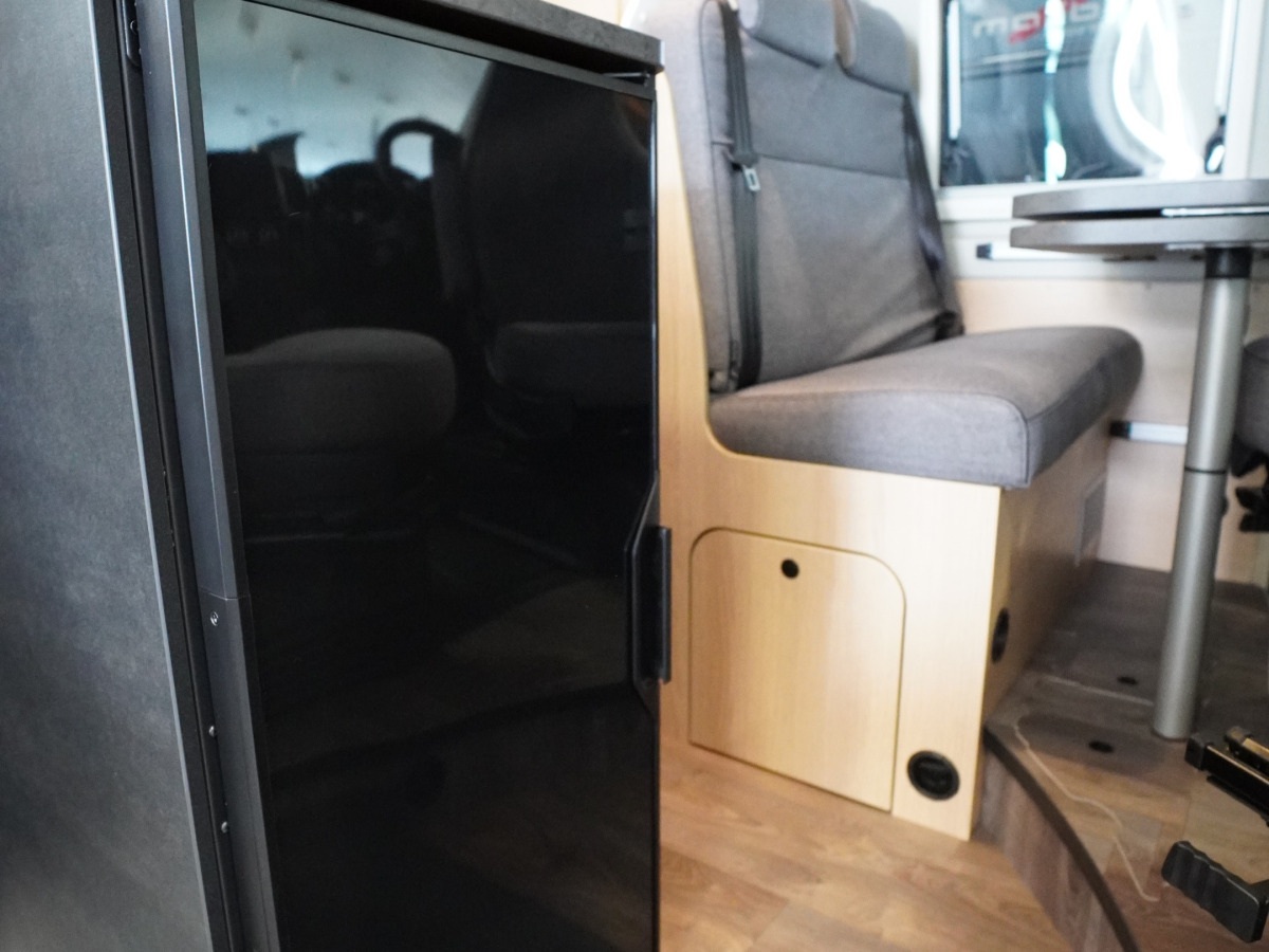 Sunlight Cliff 602 Adventure Van140hk Automat Svart Metallic, bild 6 av 17