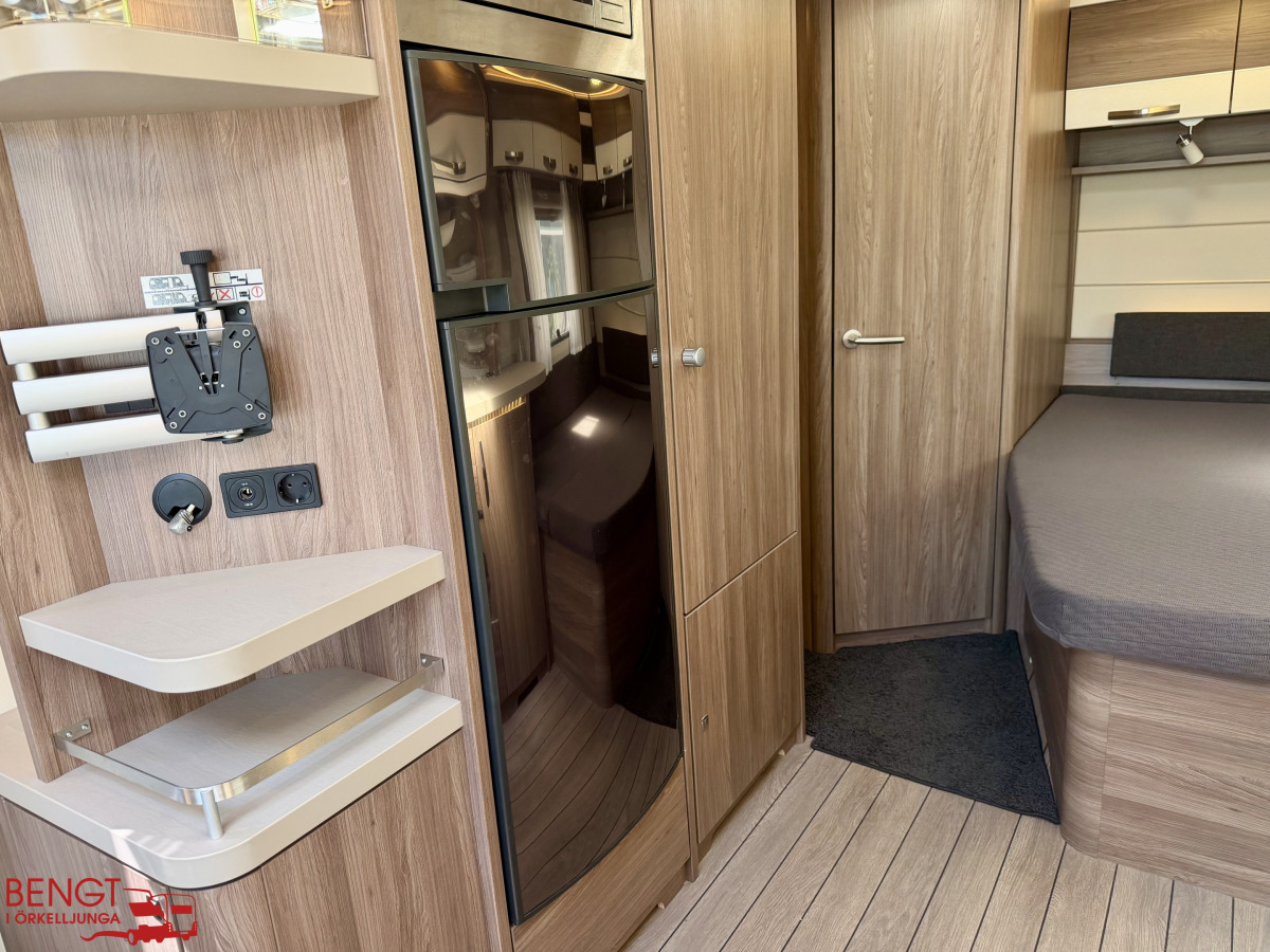 Knaus Südwind 580 UF Scandinavien Selection Fransk säng ALDE, bild 8 av 23