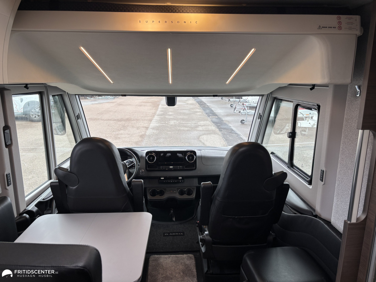 Adria Supersonic 780 SL / Lithium / Solcell / Truma AC, bild 4 av 39