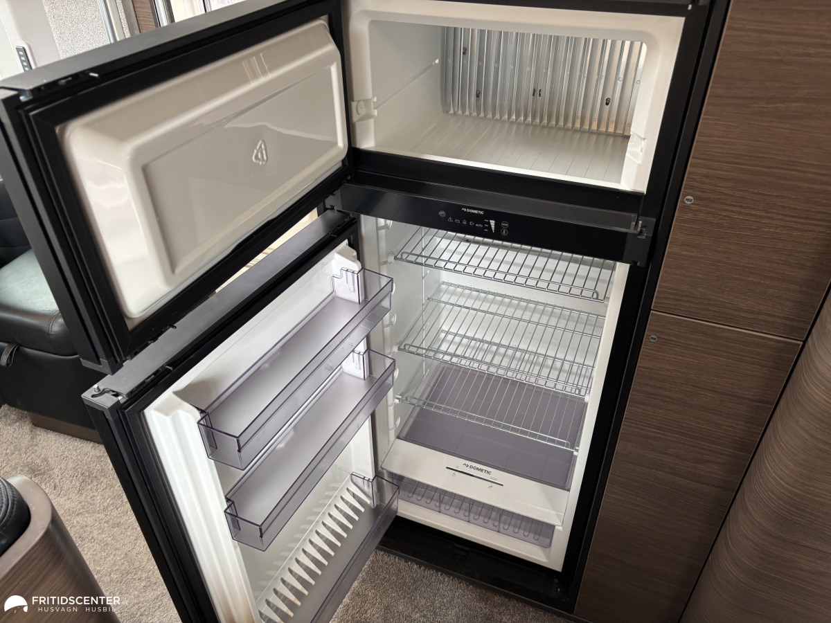 Adria Supersonic 780 SL / Lithium / Solcell / Truma AC, bild 10 av 39