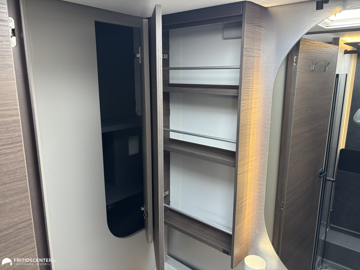 Adria Supersonic 780 SL / Lithium / Solcell / Truma AC, bild 28 av 39