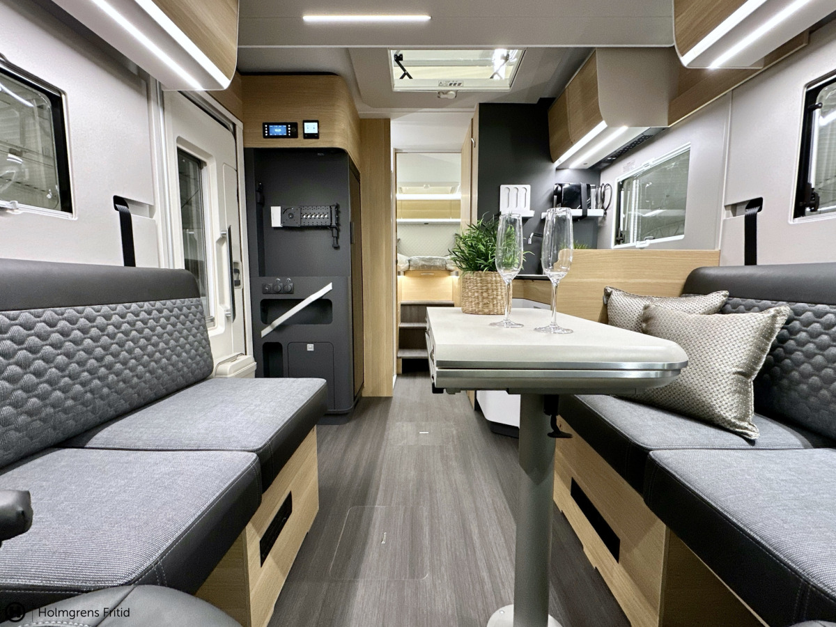 Adria MATRIX PLUS 670 DL Face to Face, bild 2 av 19