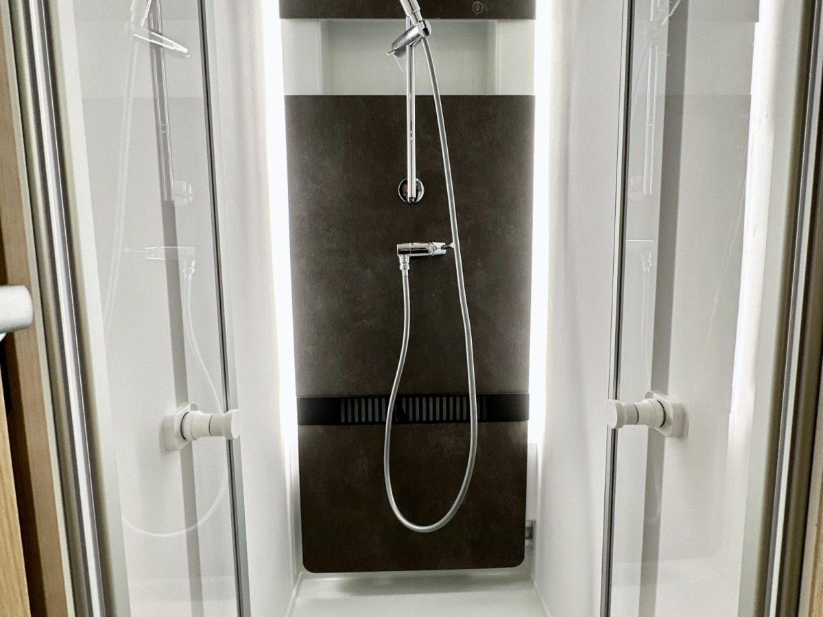Adria MATRIX PLUS 670 DL Face to Face, bild 15 av 19