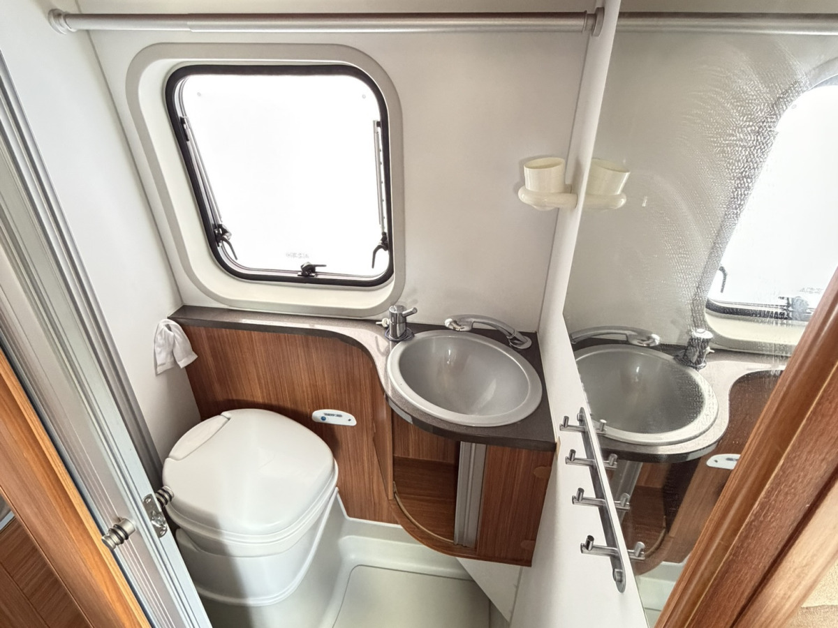 Adria TWIN SP, bild 6 av 9