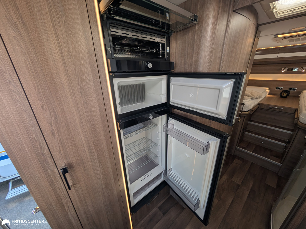 KABE Travel Master Imperial I 860 LGB *AC / Cinderalla toa / Hydrauliska stödben, bild 16 av 34