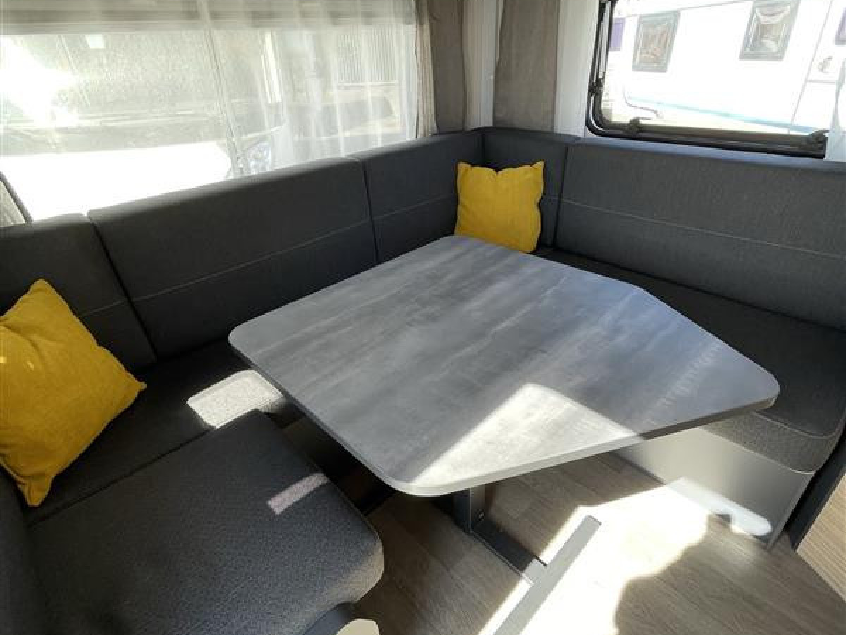 Hobby 495 UL MAXIA // SMIDIG HUSVAGN PERFEKT FÖR TVÅ // CYKELSTÄLL, bild 5 av 14
