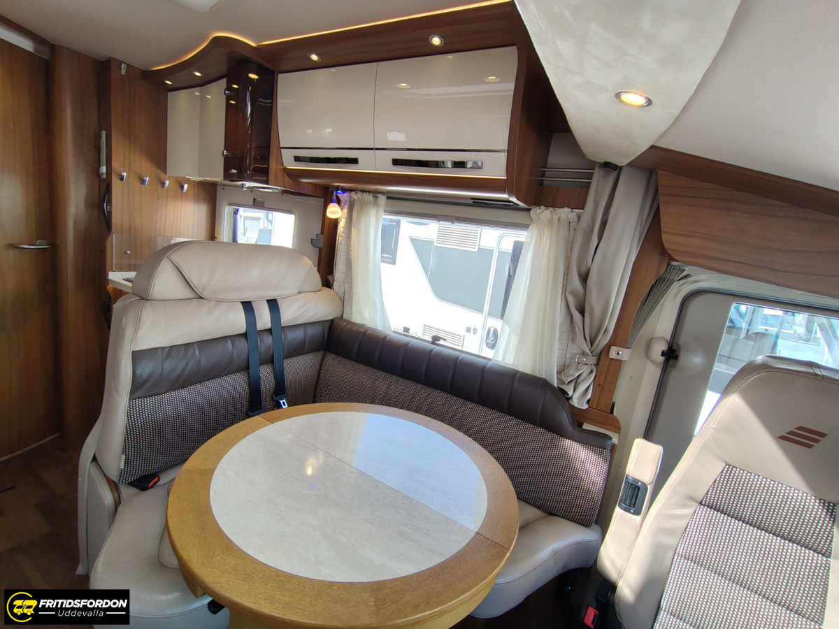 Hymer B 680 Hydraliska stödben Aut, bild 9 av 20